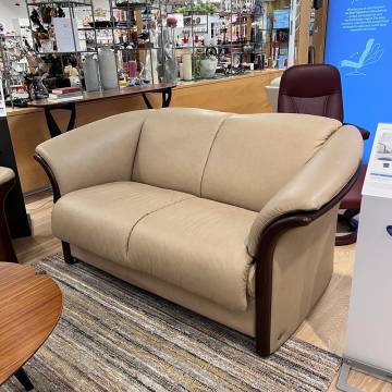 Stressless Manhattan Loveseat - Paloma Sand Leather and Brown Trim