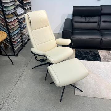Stressless PARIS Star Base Recliner & Ottoman - Cori Vanilla / Black