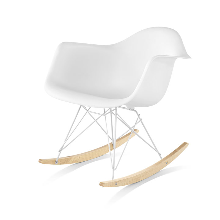 realistisk Afgørelse nordøst Eames® RAR Molded Plastic Armchair with Rocker Base: Design Quest